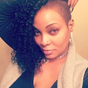 Meet your Posher, Adrianne